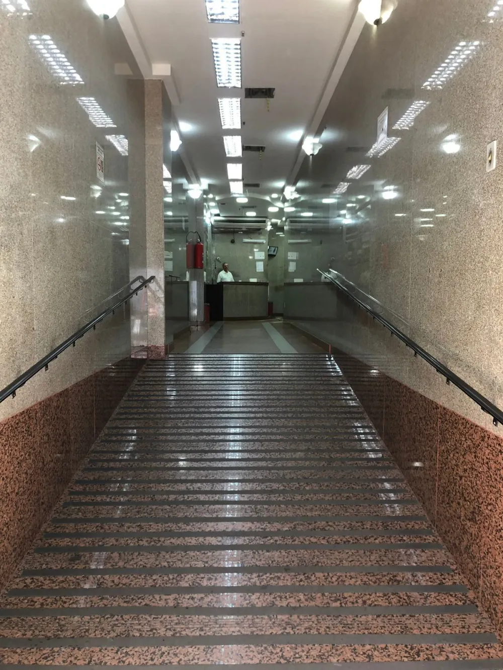 Hall de entrada e acesso à clínica